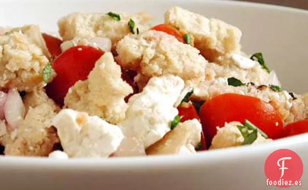 Ensalada de Pan con Tomates, Hierbas y Salata de Ricotta