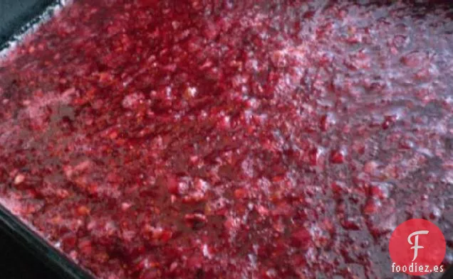 Ensalada de Arándanos en Gelatina de Frambuesa con Cobertura de Queso Crema