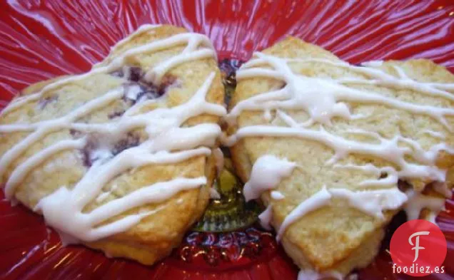 Bollos De Frambuesa Con Glaseado De Agua De Rosas