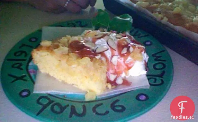 Pastel De Piña Con Salsa De Frambuesa