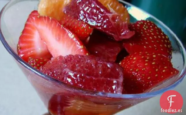 Ensalada De Fresa Y Naranja Con Jarabe De Cardamomo