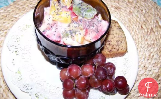 Parfait De Fruta Fresca Con Yogur De Semillas De Amapola Y Limón