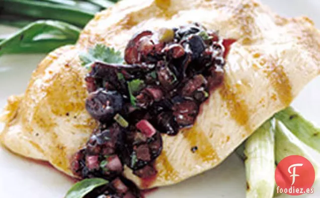 Pollo a la Parrilla con Salsa de Arándanos y Albahaca
