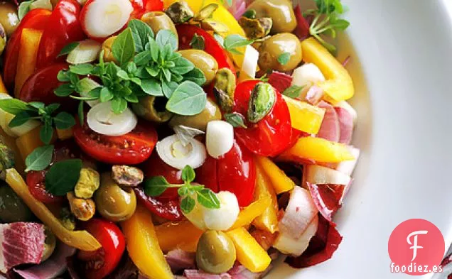 Achicoria Roja, Tomates Cherry Y Pimientos Amarillos