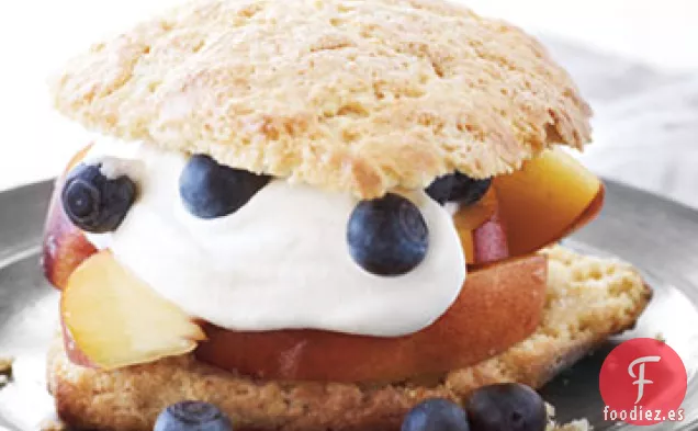 Melocotones con Pasteles de Harina de Maíz