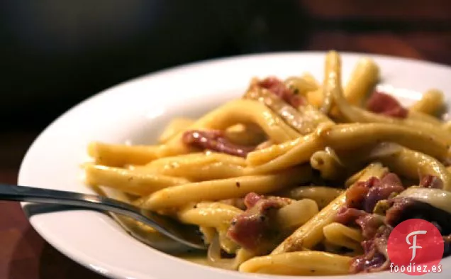 Strozzapretti Con Queso De Oveja, Jamón Y Algo Verde