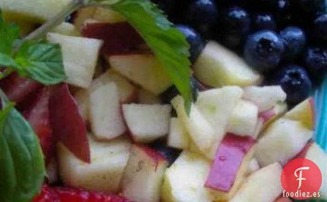 Ensalada de Frutas Rojas, Blancas y Arándanos de Family Fun