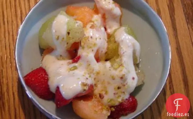 Ensalada de Frutas Cubierta con Salsa
