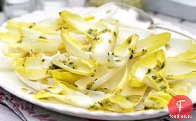 Ensalada De Achicoria Con Vinagreta De Hierbas