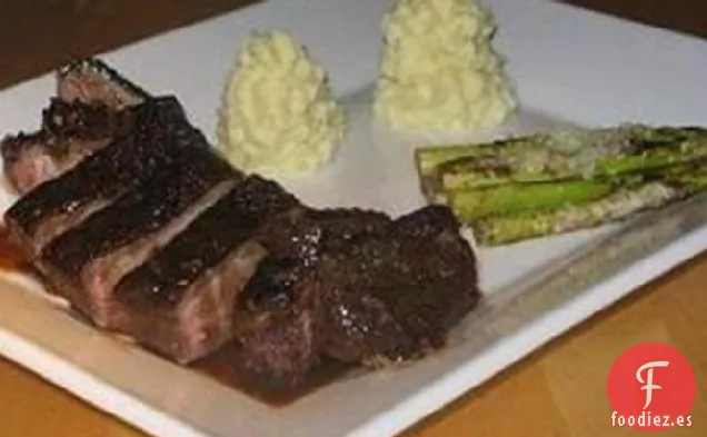 Mitades De Pechuga De Pato A La Brasa Con Reducción De Cereza Balsámica