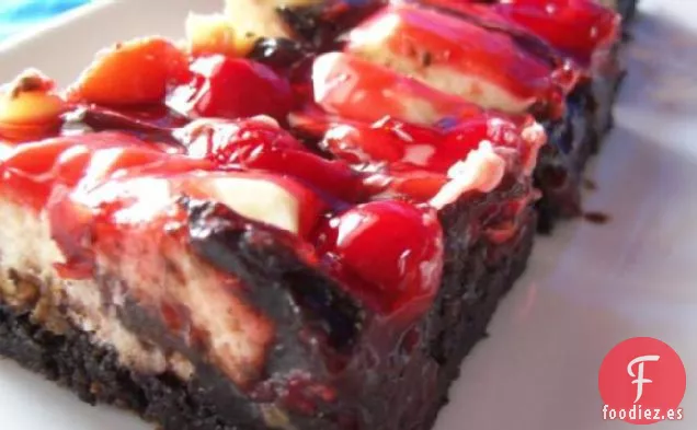 Barras de Brownie de Pastel de Queso y Cereza con Caramelo