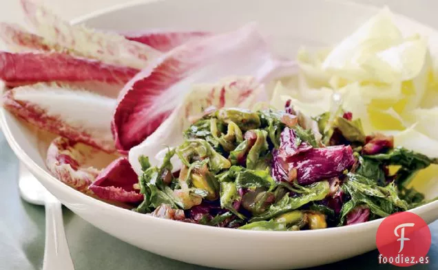 Ensalada de Achicoria y Escarola con Pistachos Especiados