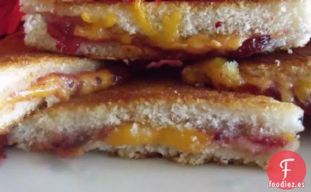 Queso Cheddar de Granja y Croque de Arándanos Monsieur Toasties