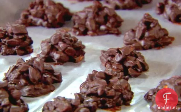 Racimos de Arándanos y Almendras Cubiertos de Chocolate