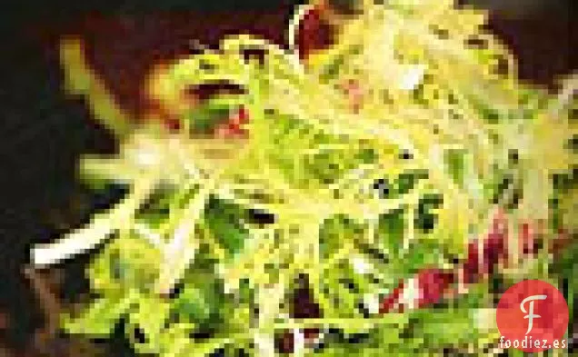 Gasa de Lechuga Mixta con Aderezo de Gorgonzola y Hierbas