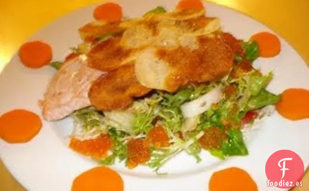 Ensalada De Salmón Caliente Con Escamas Crujientes