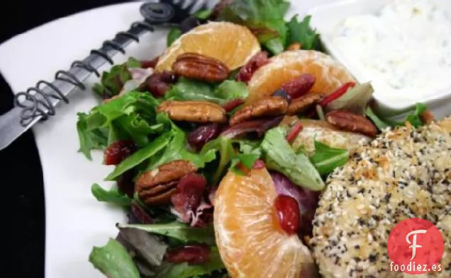 Ensalada Verde Mixta Con Naranjas, Arándanos Secos y Pacanas