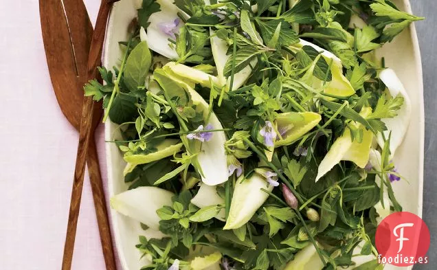 Ensalada de Hierbas y Escarola con Aderezo Cremoso de Lima