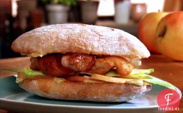 Sándwich de Pollo Envuelto en Tocino