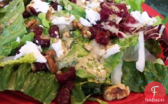 Verduras Mixtas Con Nueces, Queso de Cabra y Arándanos Secos