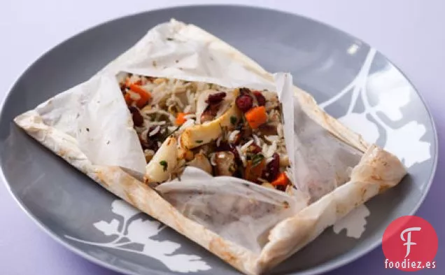 Pasteles De Salmón Con Ensalada De Verduras De Verano