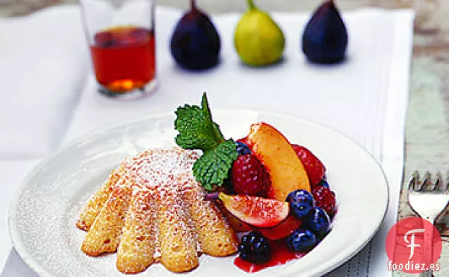 Tortas de Almendras con Fruta Fresca