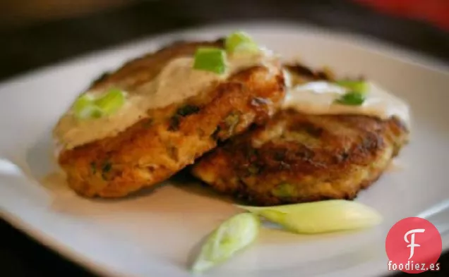 Pasteles De Cangrejo Con Salsa De Alioli De Ajo Y Limón