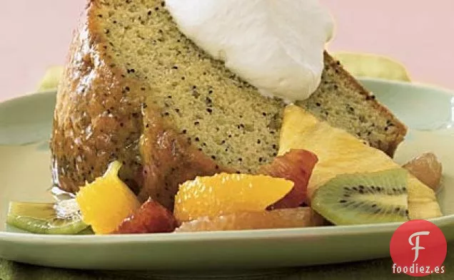 Pastel de Mantequilla de Semilla de Amapola de Naranja con Ensalada de Cítricos