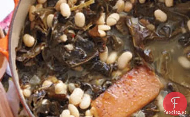 Verduras De Berza Guisadas Y Judías Blancas