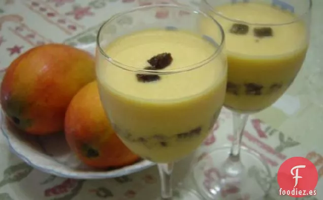 Mousse De Mango Con Forro De Pastel De Chocolate