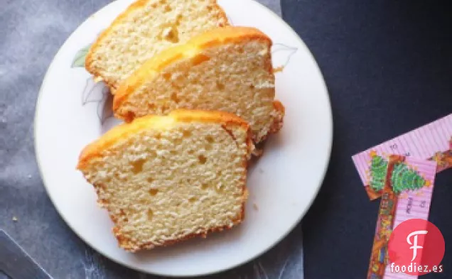 Pastel de Ponche de Huevo Fácil