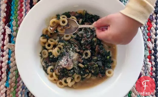 Almuerzo Rápido De Pasta Con Verduras, Champiñones Y Carnes
