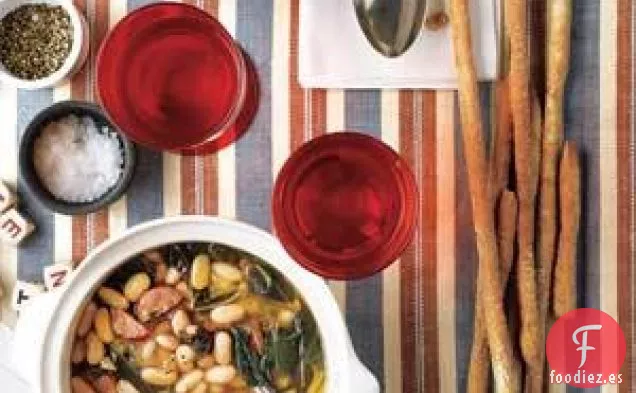 Sopa De Frijoles Blancos De Cocción Lenta Con Andouille Y Berza