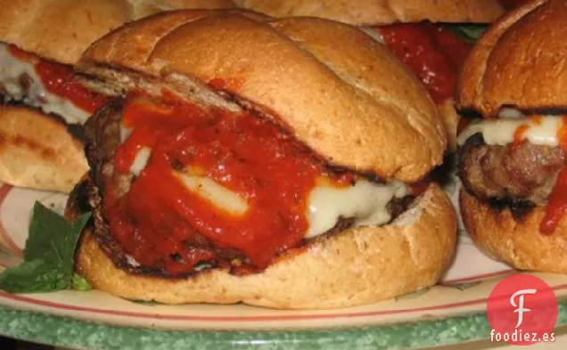 Hamburguesas Italianas Con Albahaca Fresca