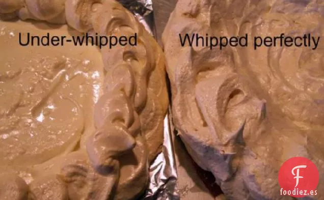 Mousse de Chocolate Bajo en Grasa con Cáscara de Merengue (Pavlova)