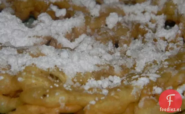 Pasteles De Patata Derby De Salvia Con Salsa De Crema Agria