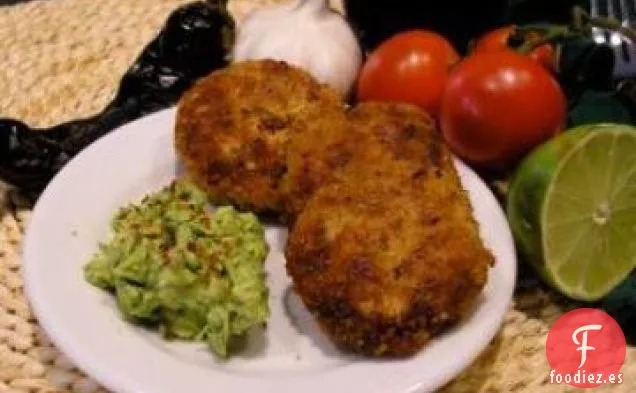 Pasteles De Pescado Chipotle Con Salsa De Guacamole