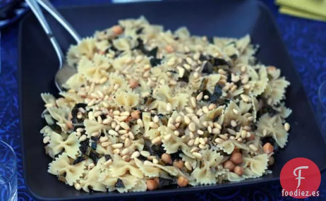 Cena de esta noche: Pasta de Col Rizada y Garbanzos