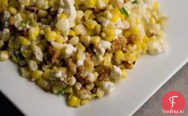 Ensalada De Maíz Con Nueces Y Queso Feta