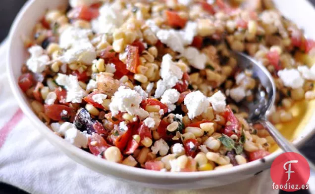 Ensalada De Maíz Dulce Con Hierbas Y Tomate