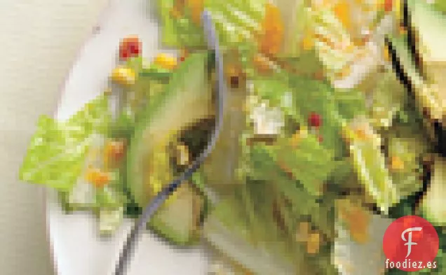 Ensalada Romana, Aguacate a la Parrilla y Maíz Ahumado con Aderezo Chipotle-César