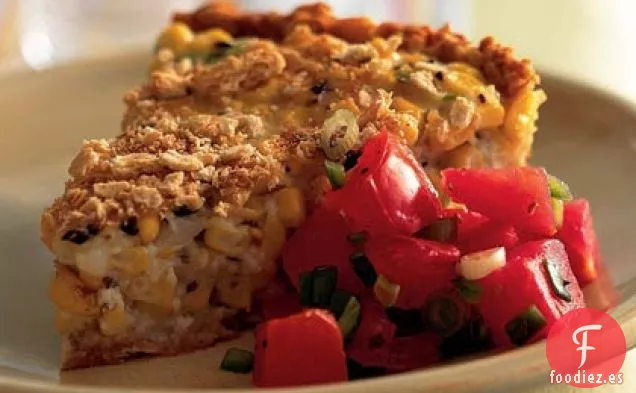 Pastel de Maíz a la Mantequilla con Salsa de Tomate Fresco