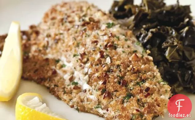 Trucha Chamuscada En Sartén Con Mantequilla Dorada De Nueces Pecanas