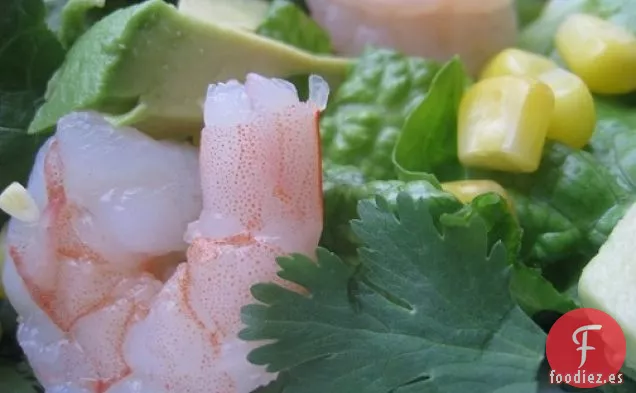 Ensalada De Camarones, Maíz y Aguacate Con Vinagreta De Cilantro y lima
