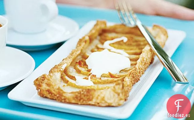 Tartas Rústicas de Pera con Crema Fresca