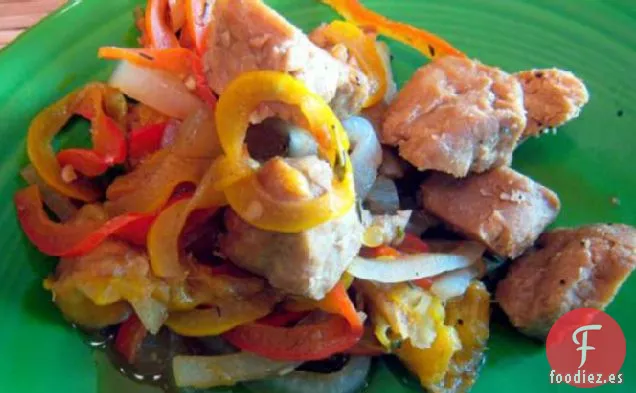 Medallones de Bisonte Con Pimiento Rojo y Salsa de Naranja