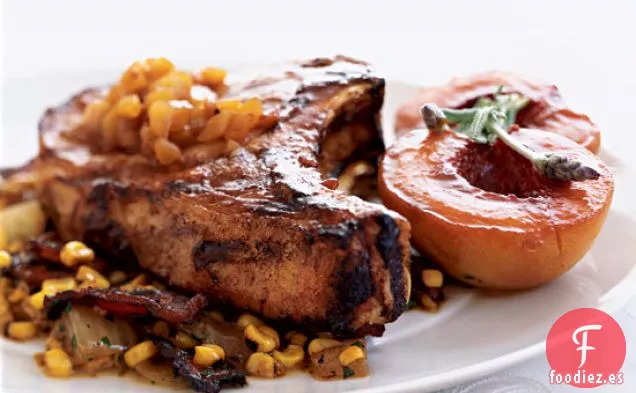 Chuletas de Cerdo a la Parrilla con Ensalada de Maíz y Salsa de Lavanda y Melocotón