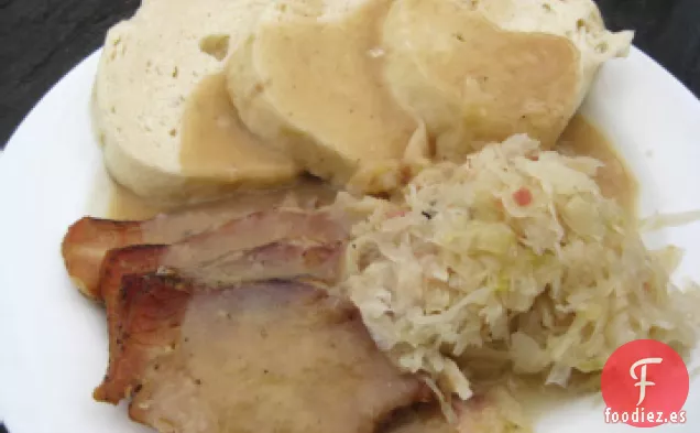 Chucrut, Albóndigas, Con Nudillos de Cerdo, Cerdo o Perritos Calientes
