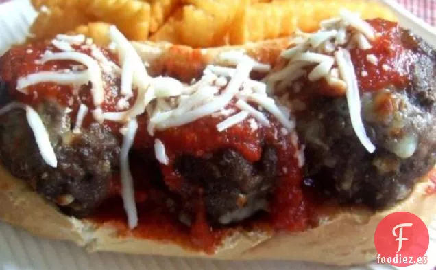 Sándwiches de Albóndigas de Volcán con Queso