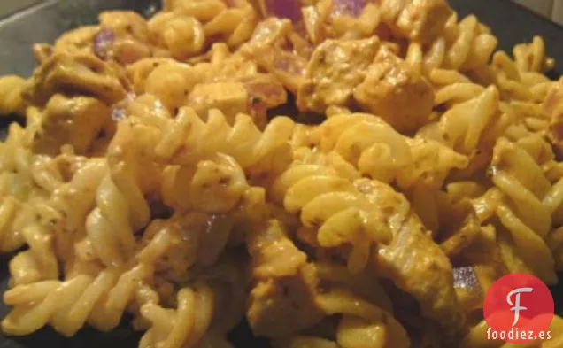 Pollo Al Pesto Rojo Cremoso Con Pasta